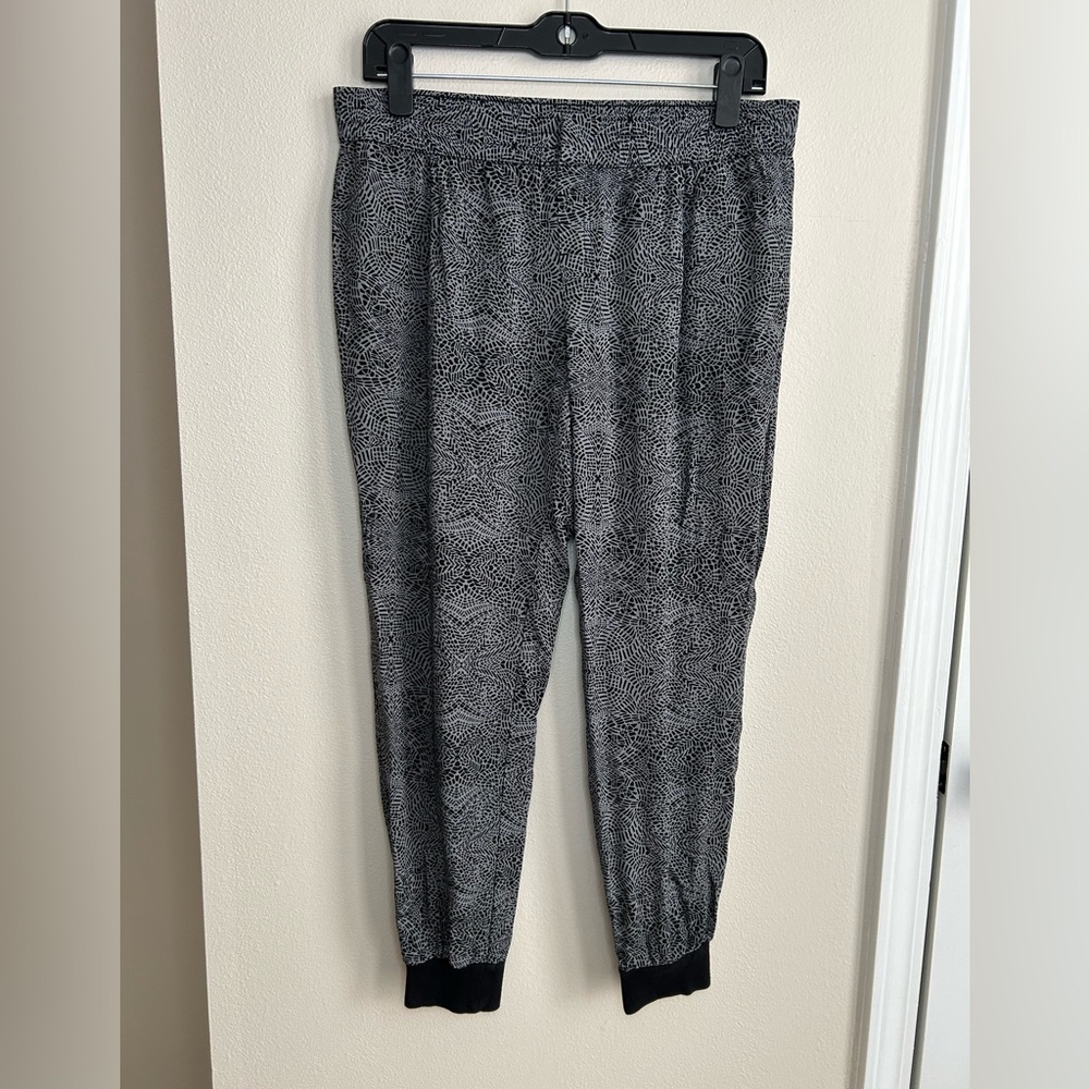 Banana Republic Dress Pants Joggers 100% Viscose Grey Black Abstract Size M